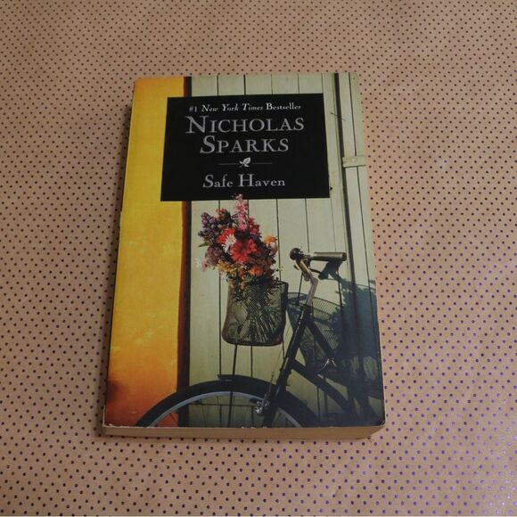 Nicholas Sparks Safe Haven Book - Picture 1 of 1